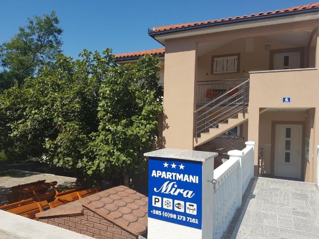 Apartmani Mira 克罗诺维察 外观 照片