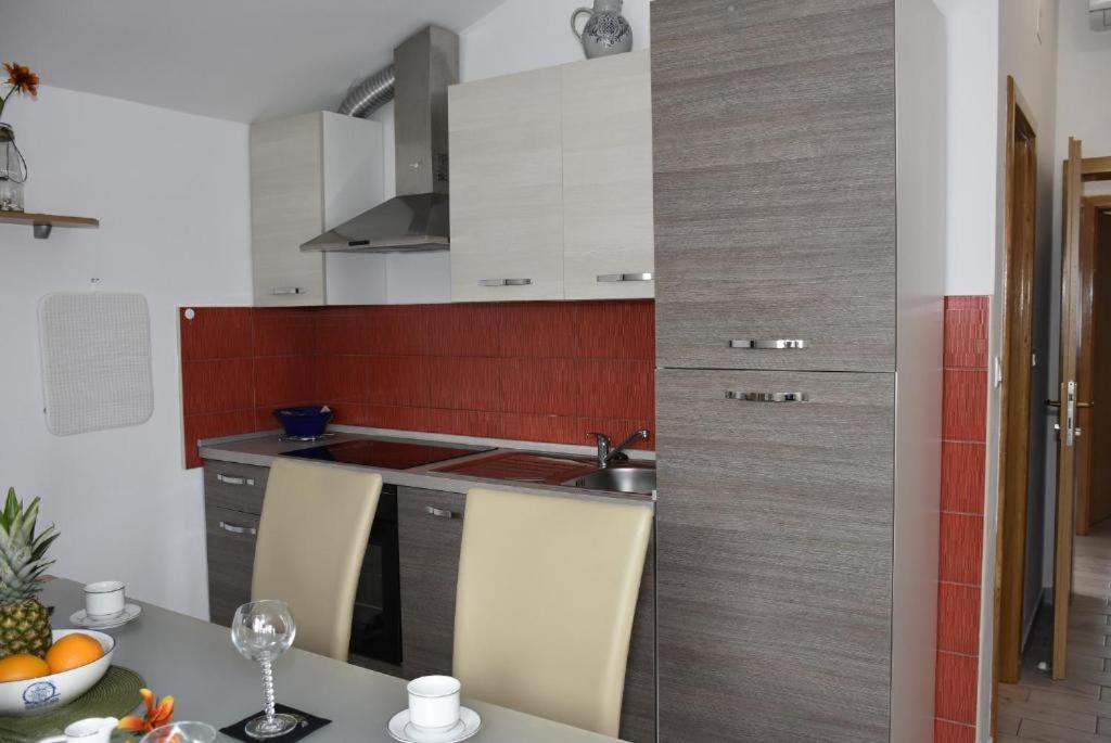 Apartmani Mira 克罗诺维察 外观 照片