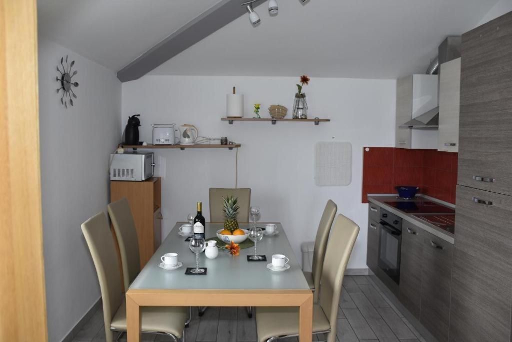 Apartmani Mira 克罗诺维察 外观 照片