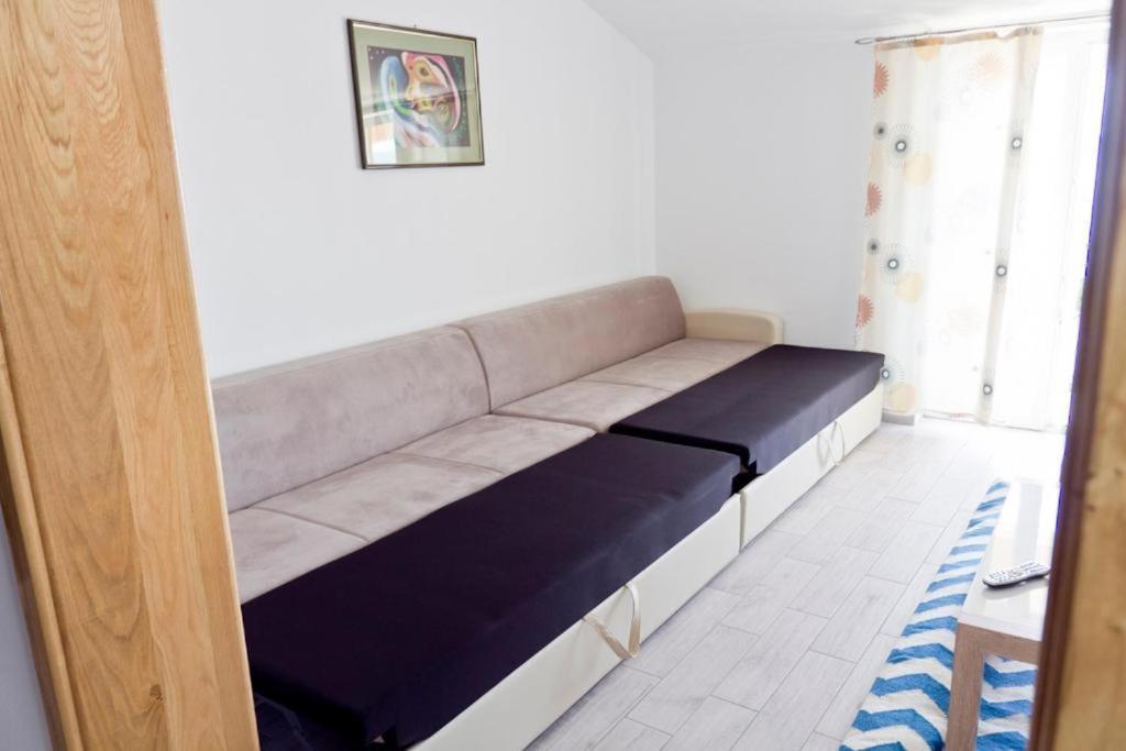 Apartmani Mira 克罗诺维察 外观 照片