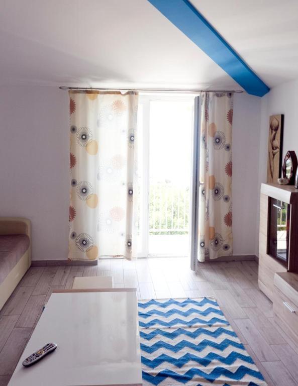 Apartmani Mira 克罗诺维察 外观 照片