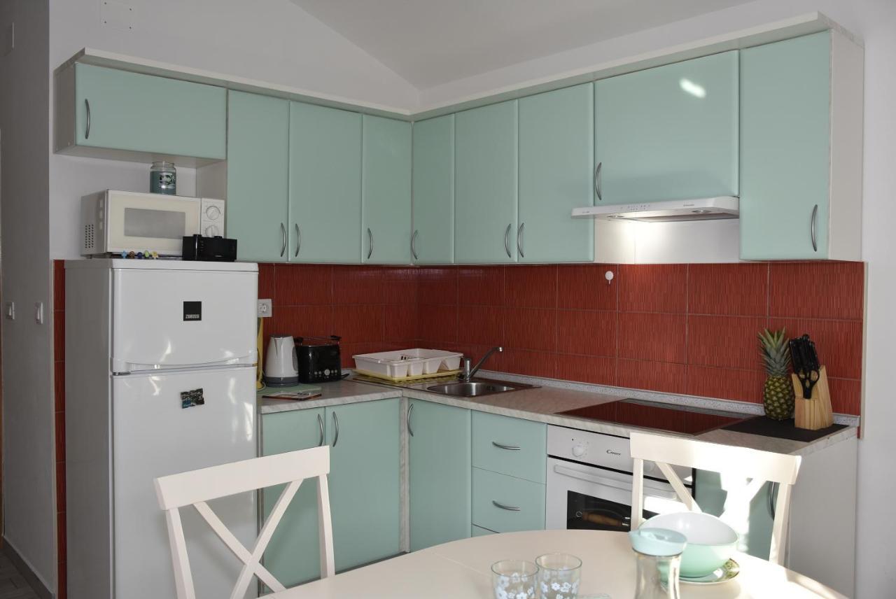 Apartmani Mira 克罗诺维察 外观 照片