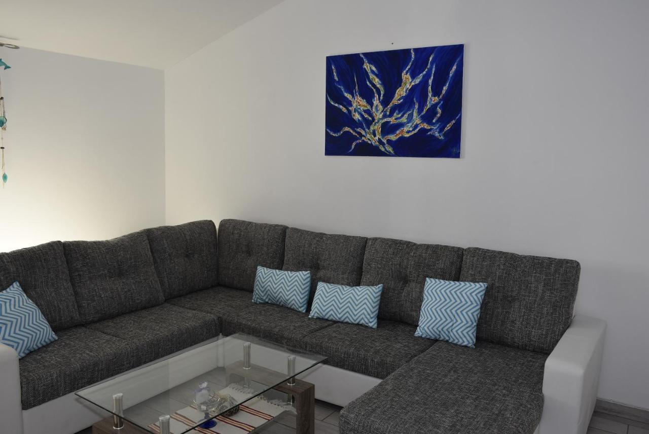 Apartmani Mira 克罗诺维察 外观 照片